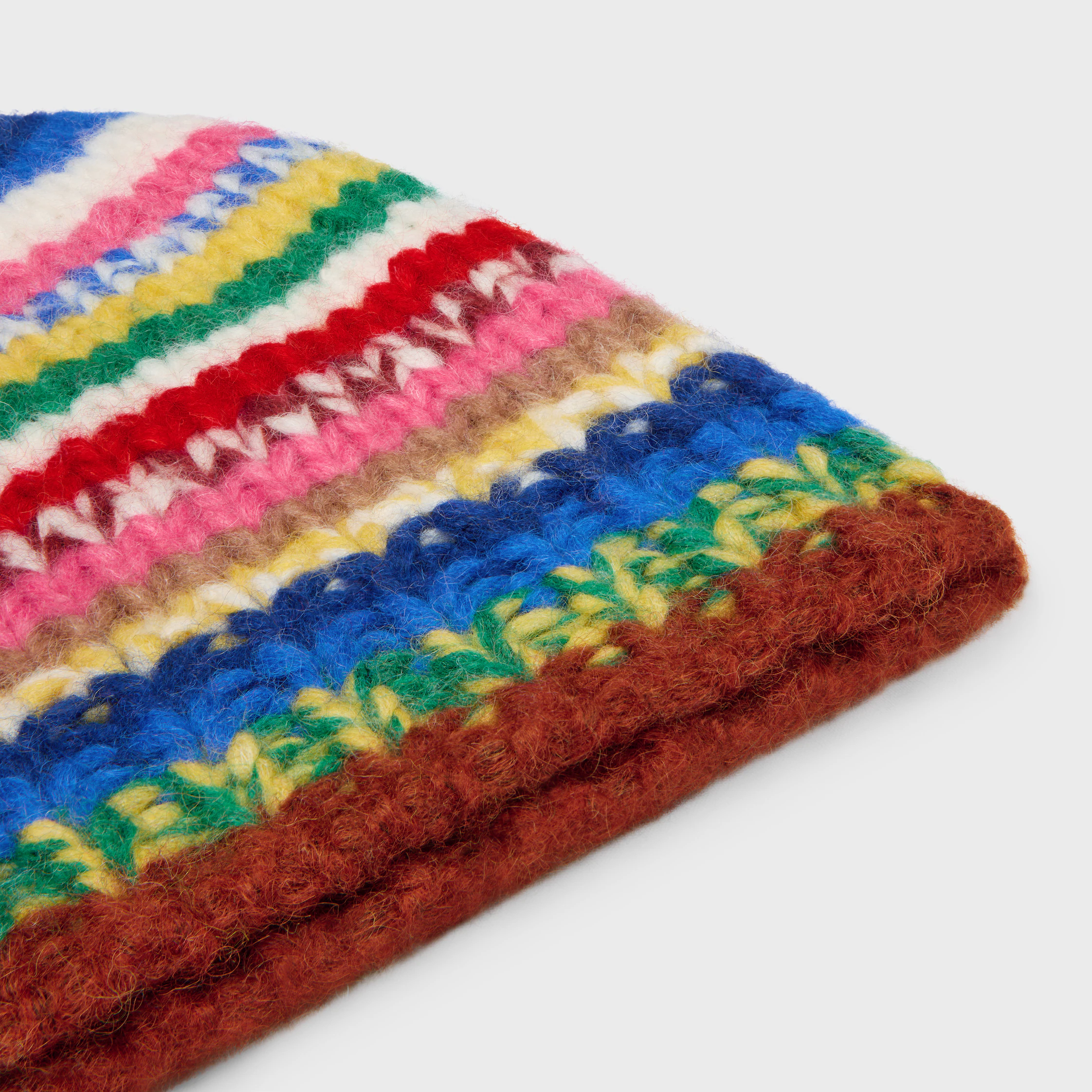 BEANIE AUS MOLLENGEWIRKTEM ALPACA UND WOLLE