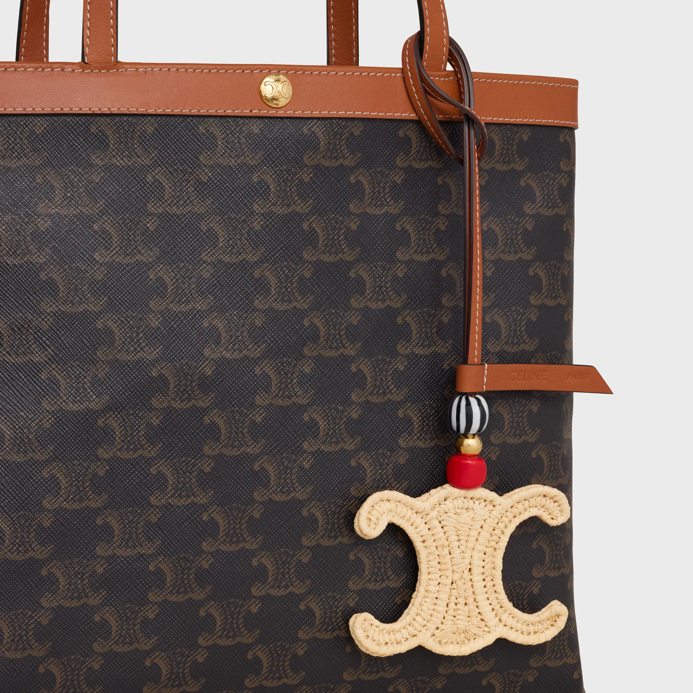 TRIOMPHE CHARM AUS RATTAN UND NATÜRLICHEM KALBSLEDER