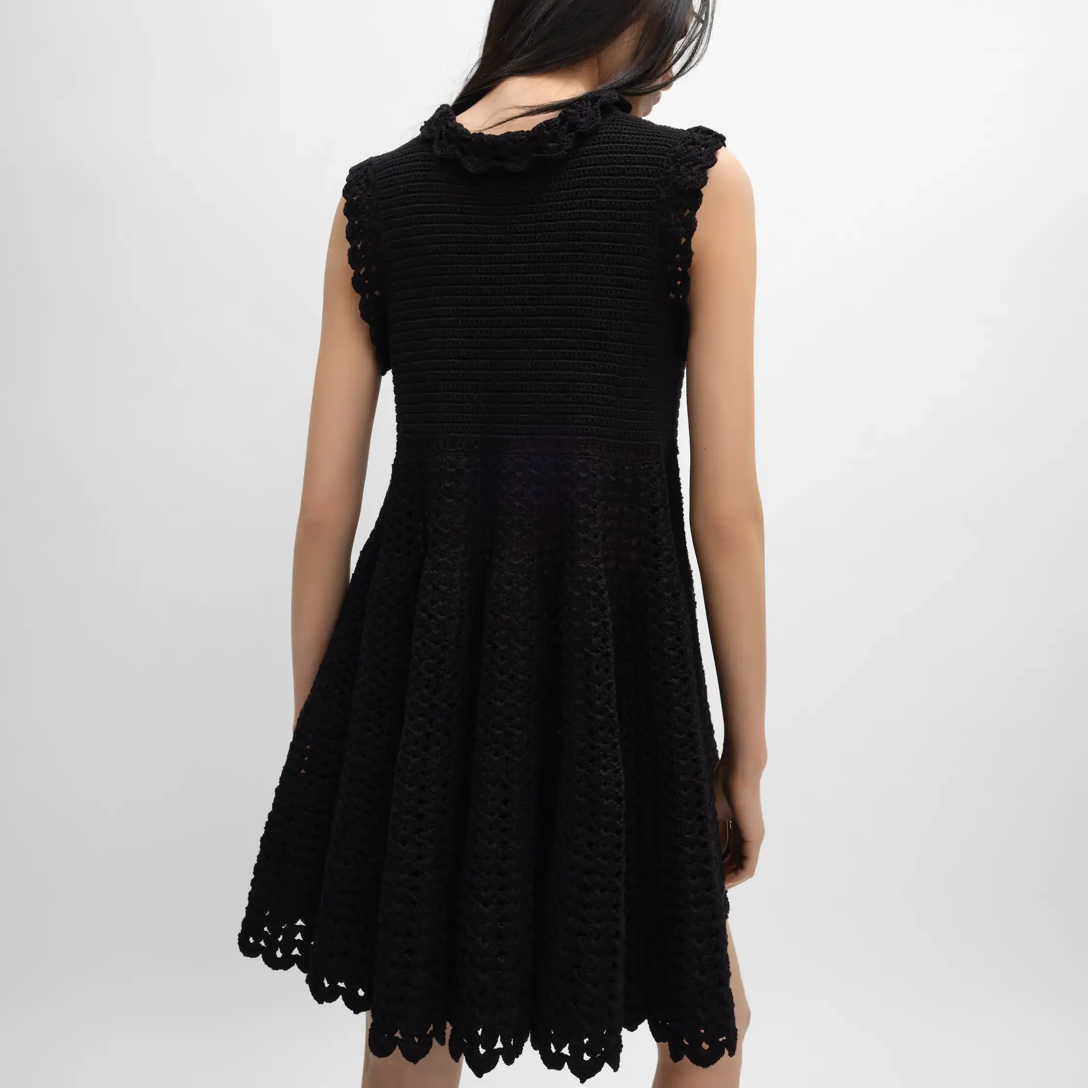 Mini-Kleid aus Baumwoll-Knotenstickerei