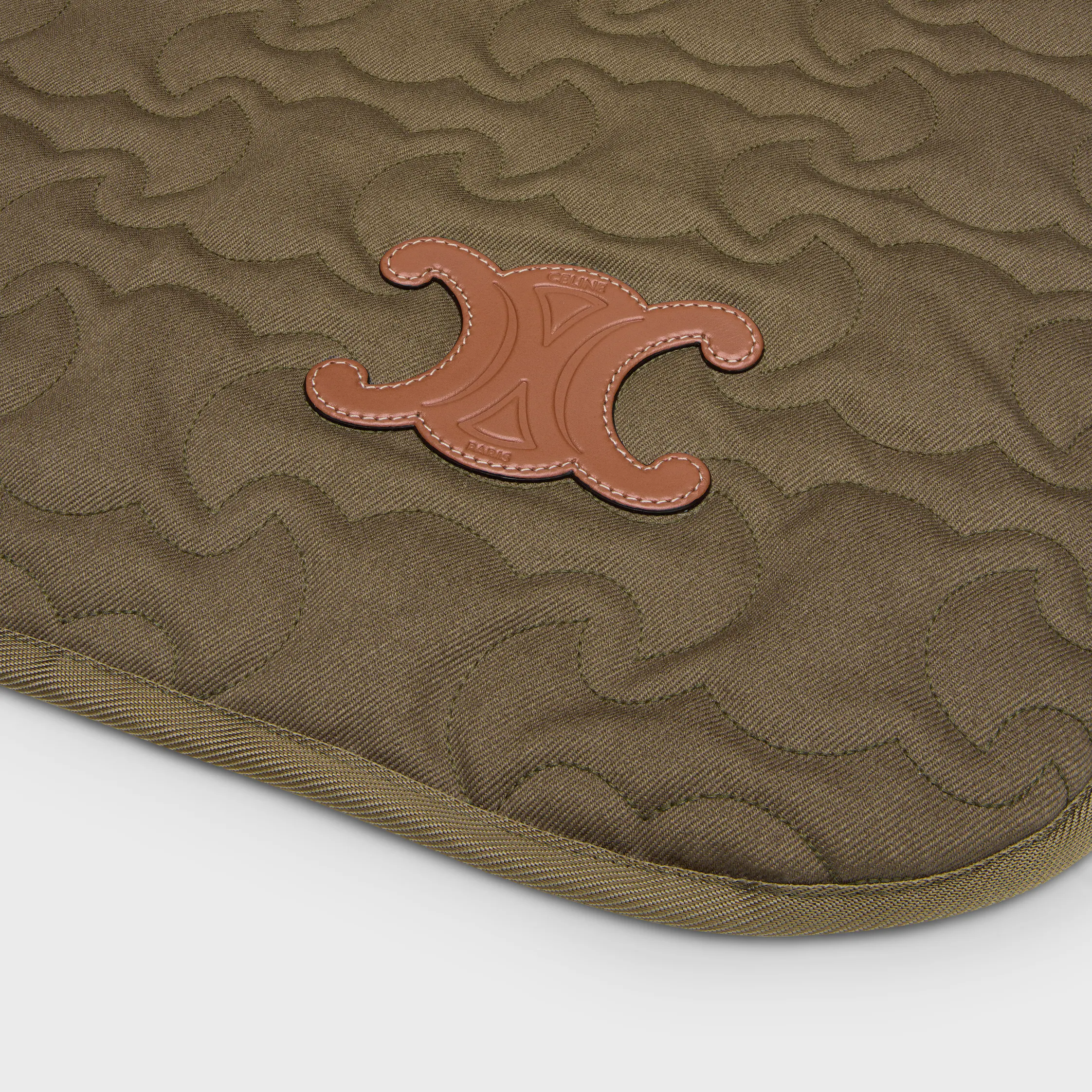 KLEINE HUNDEWÄRMEDE IN GEQUILTED GABARDIN-TEXTIL UND WOLLE
