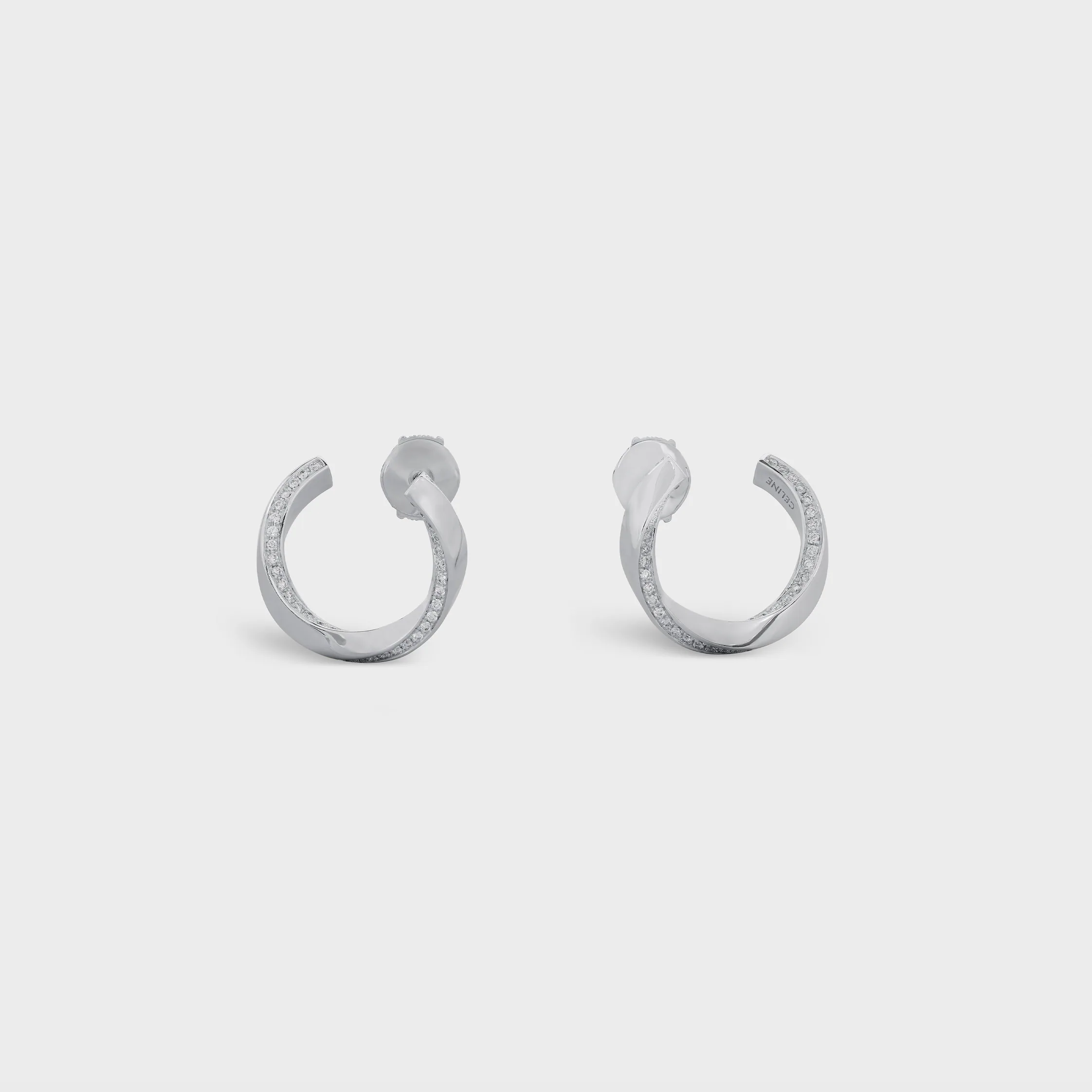 Ohrstecker mit Torsion in Weißgold und Diamanten