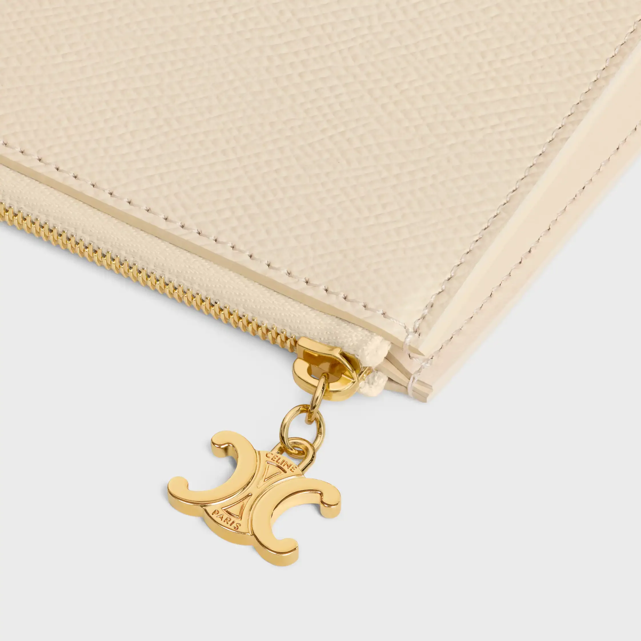 DREI-TEILIGES SET MIT TASCHEN TRIOMPHE CHARMS IN TRIOMPHE-LEINEN UND GEBRÄUNTEM KALBSLEDER