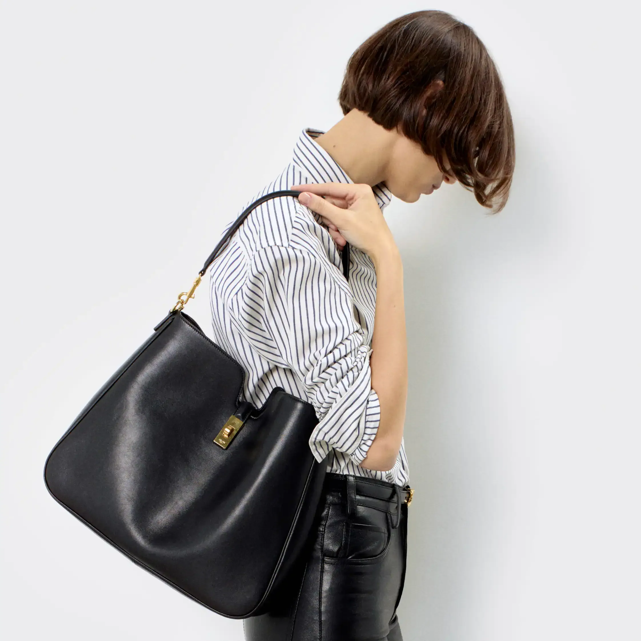 MITTELGROßE CAMILLE 16 SOFT TASCHE AUS GLATTEN KALBSLEDER