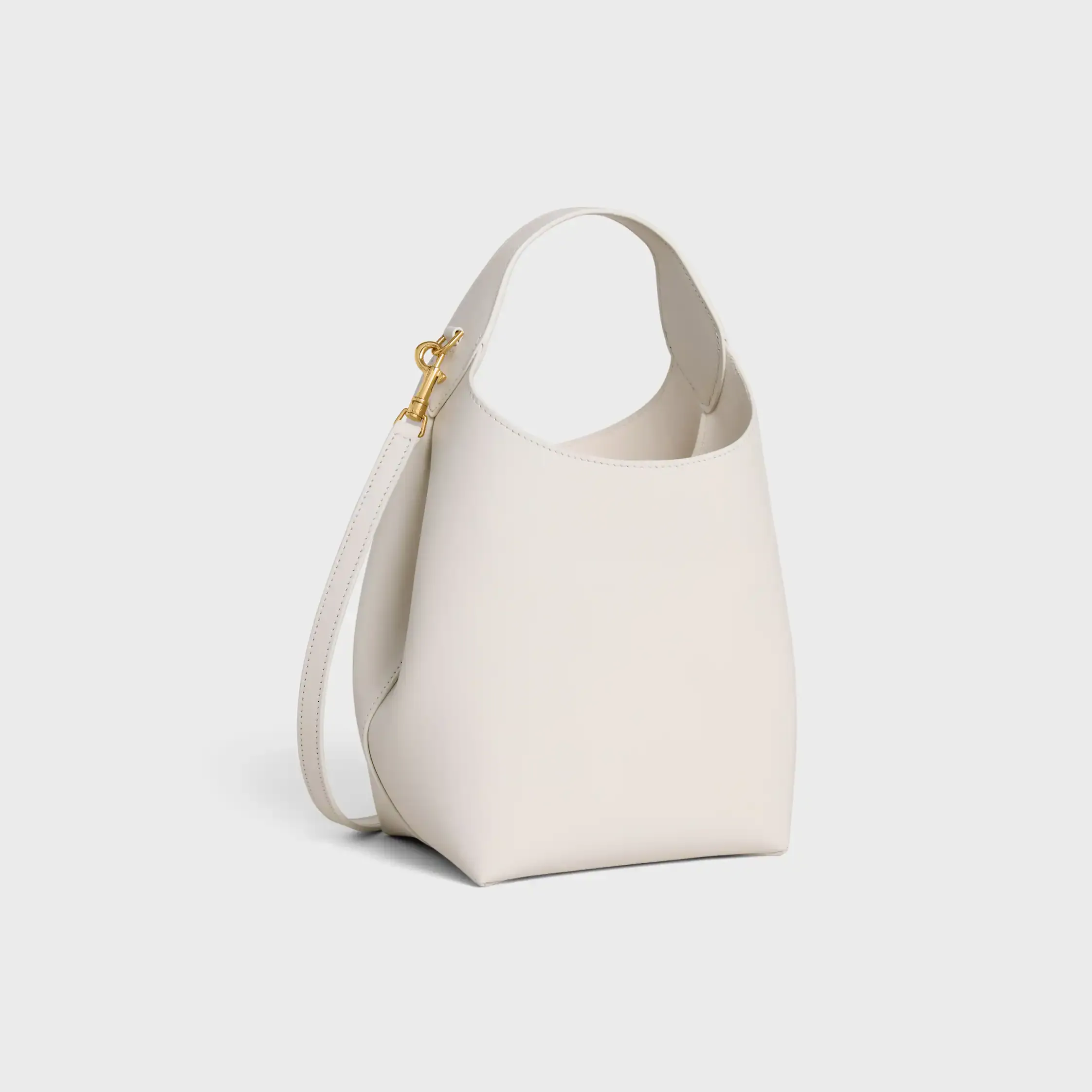 KLEINER HOBO AUS WEICHEM GLATTEN KALBSLEDER