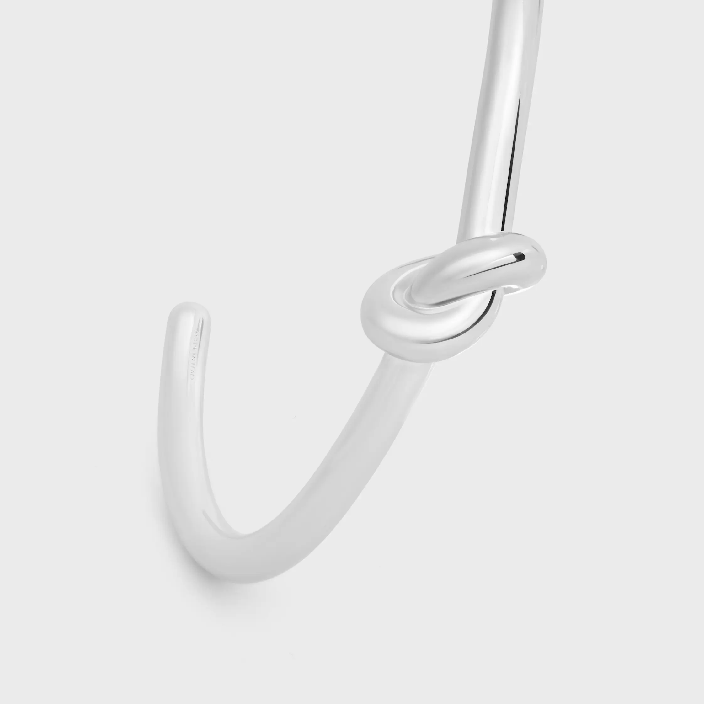 Knot-Cuff in Messing mit Rhodium-Oberfläche