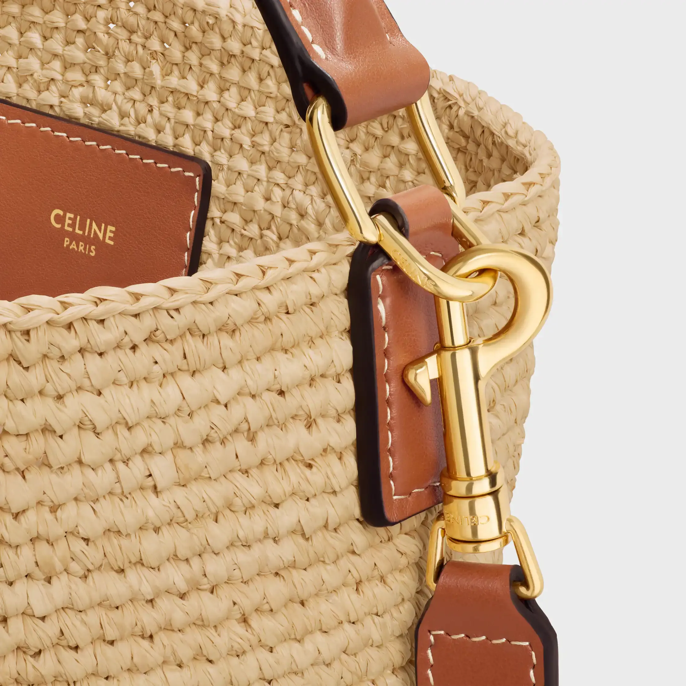MITTELGROßE LOUISE-UMHÄNGE TASCHE AUS RATTAN UND KALBSLEDER