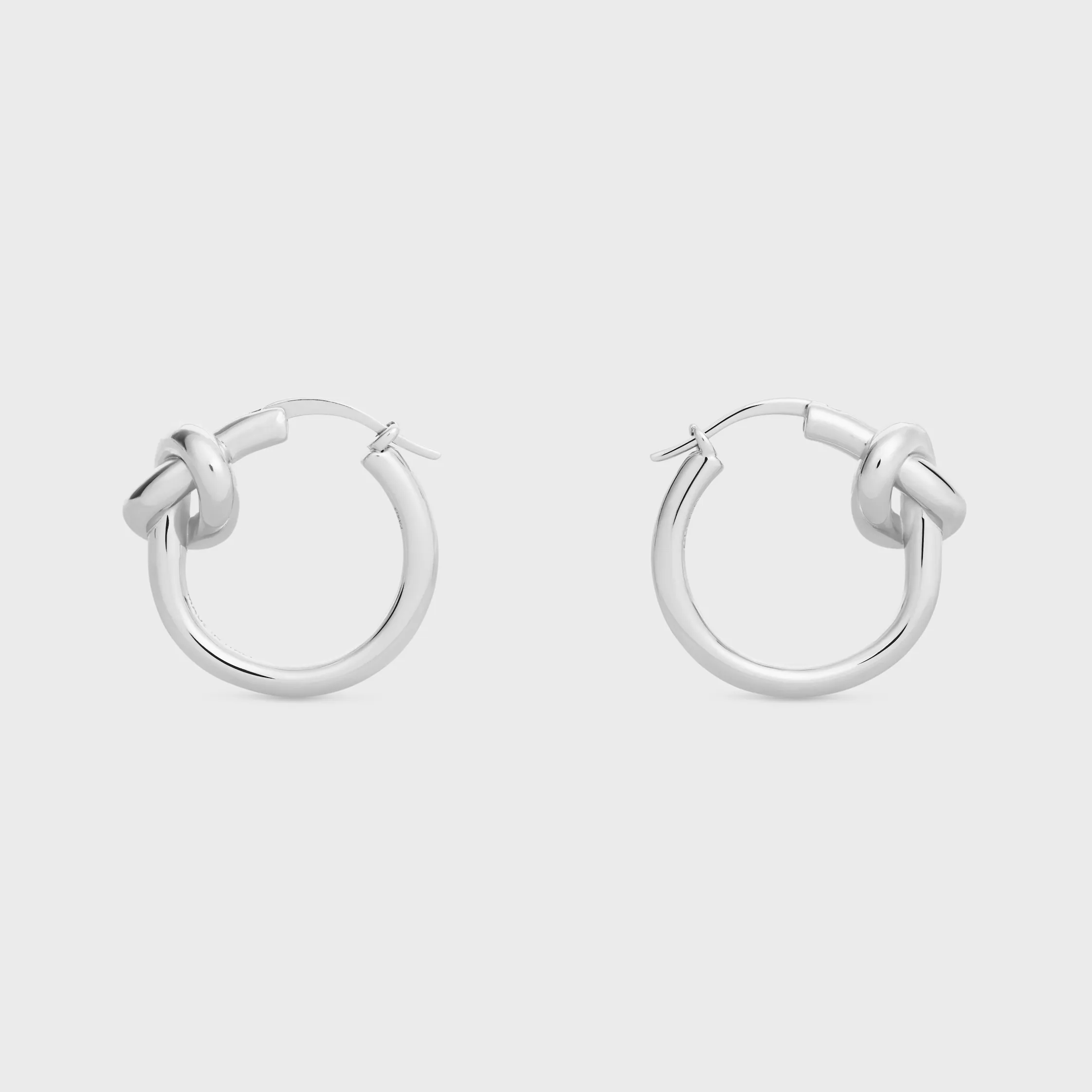 Knot Small Hoops aus Messing mit Rhodium-Oberfläche