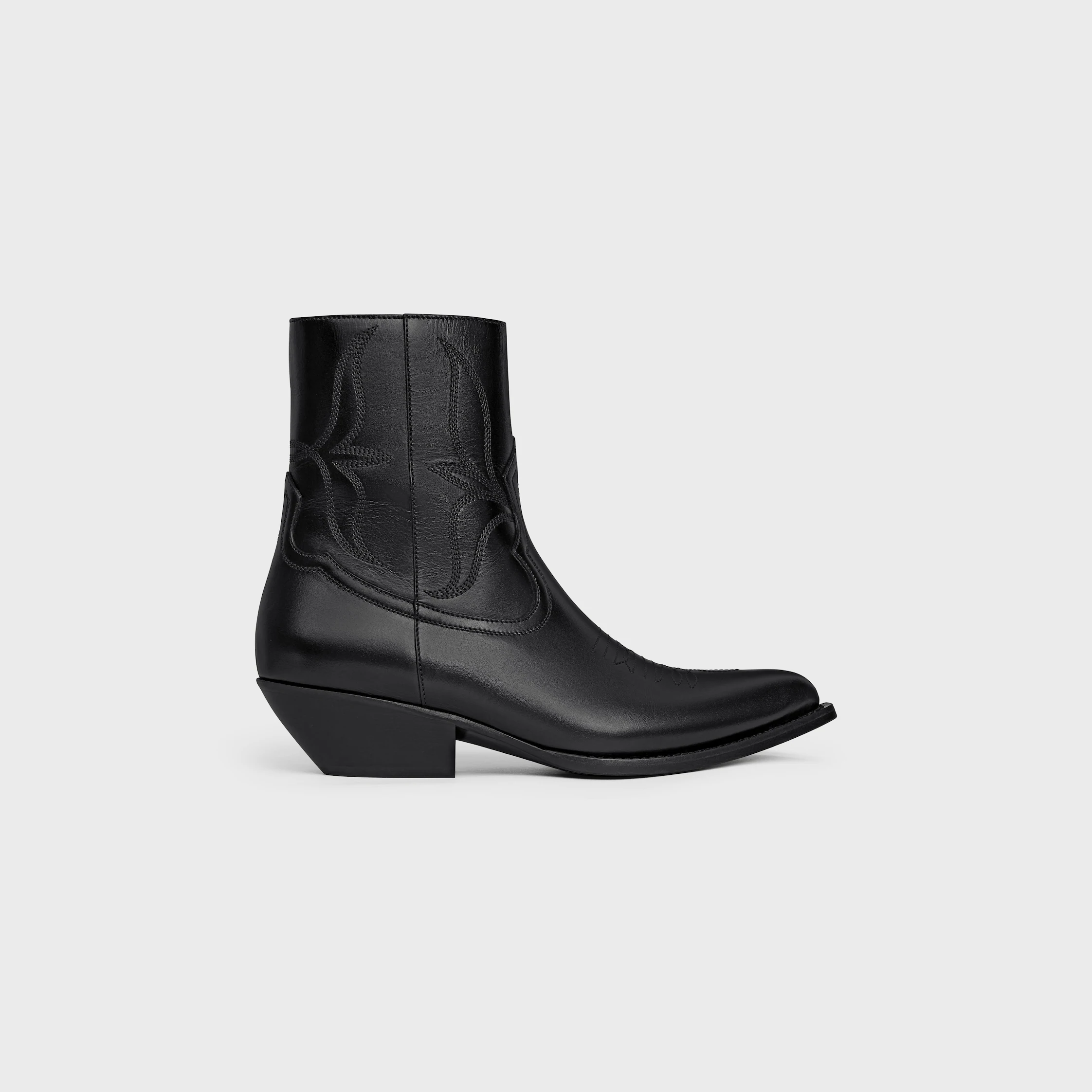 BOOT LEON IN GLANZENDEN KALBSLEDER
