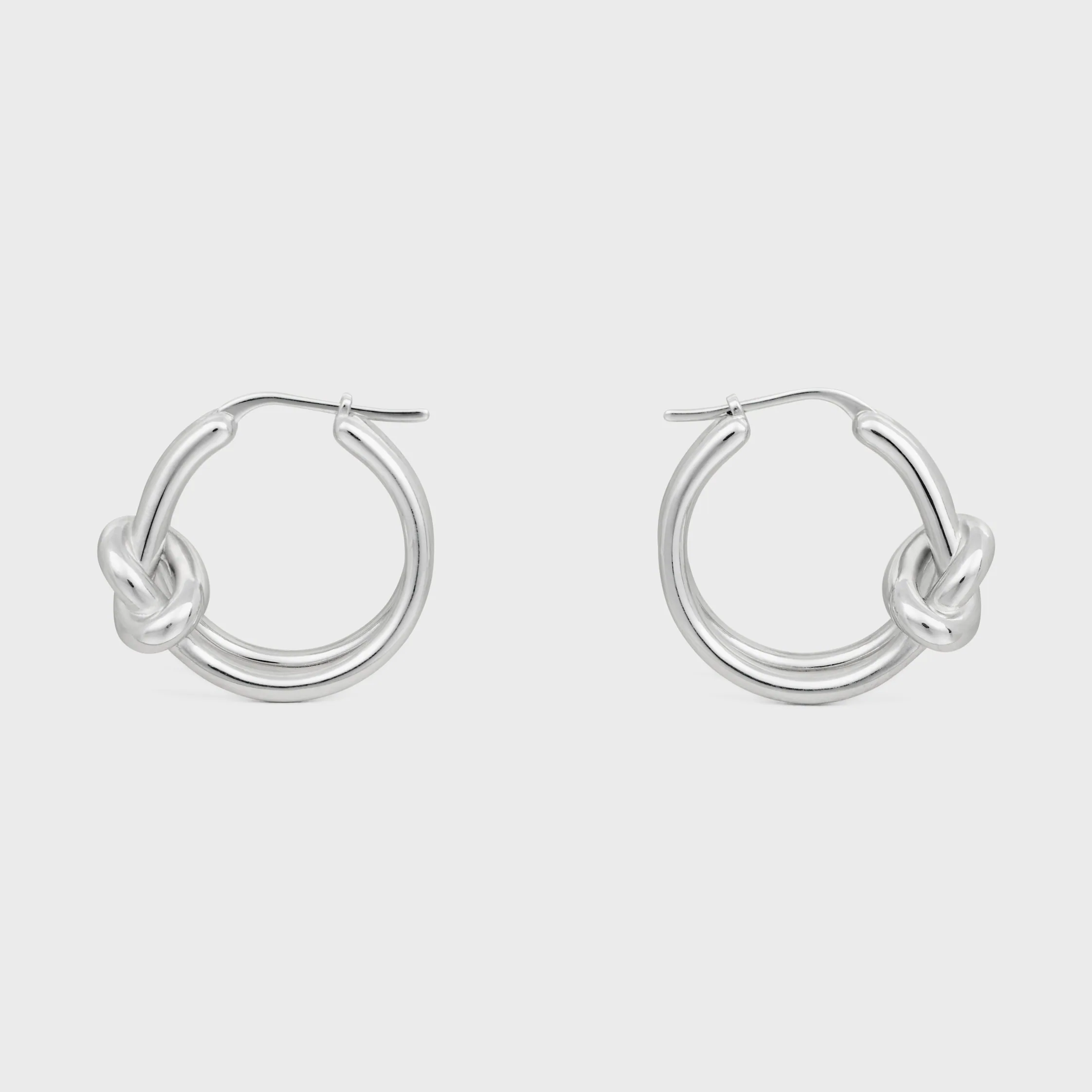 Knot-Doppel-Ohrringe aus Messing mit Rhodium-Overhead