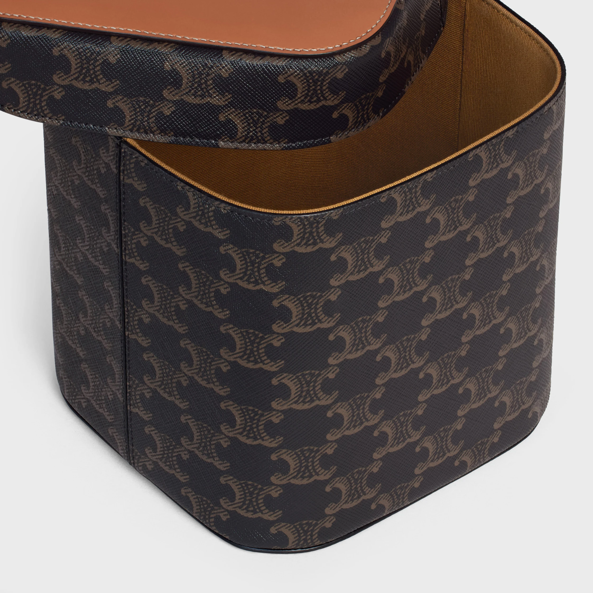 Große Box aus Triomphe-Canvas und Kalbsleder