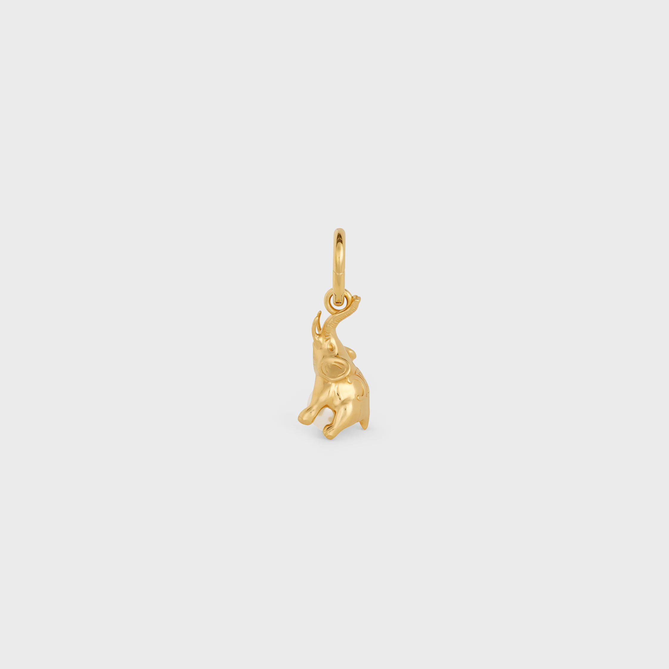 ANHÄNGER ELEFANT AUF PERLE AUS BRONZE MIT GOLDFINISH UND HARZPERLE