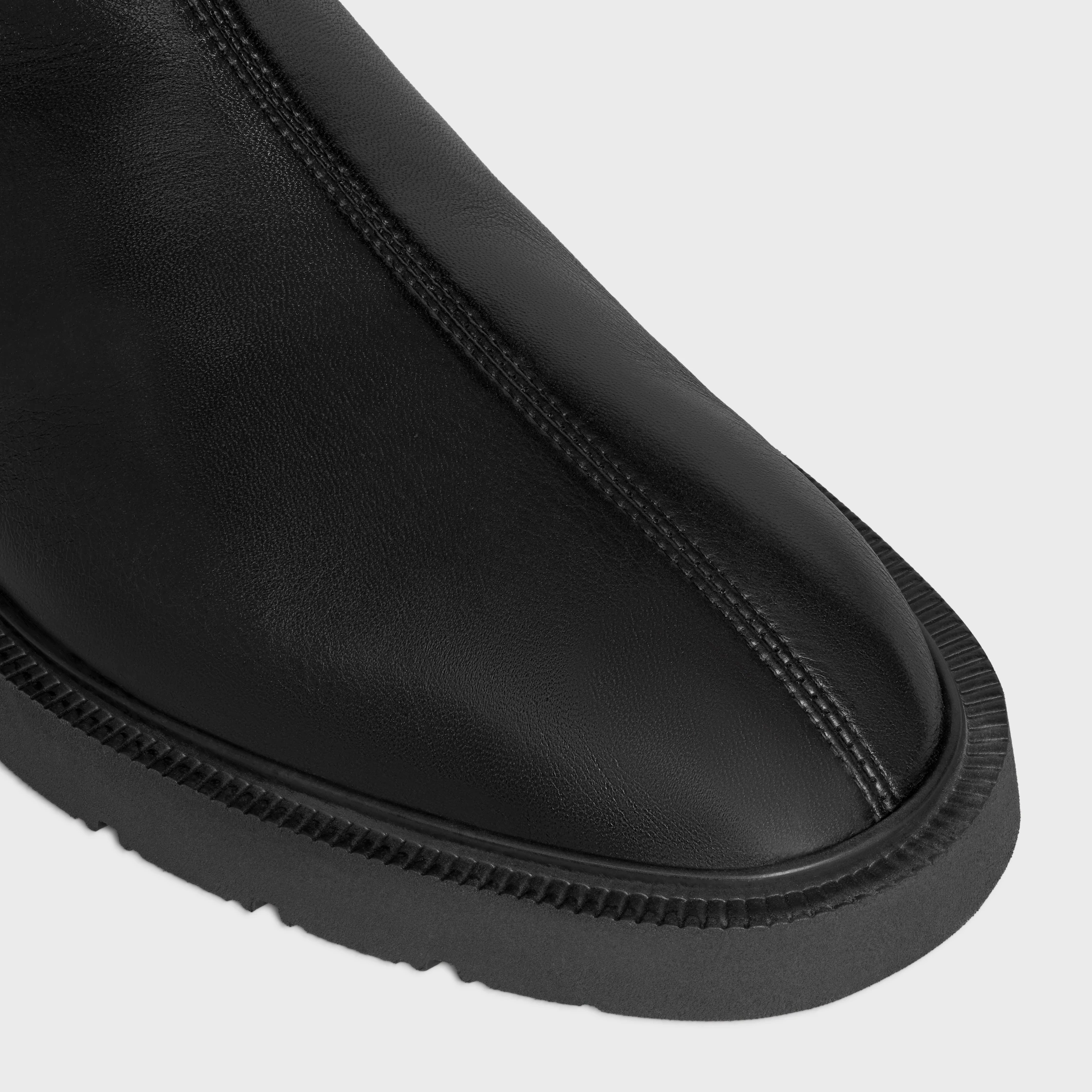 FLOW - ZIPPSTIEFEL AUS DEHNBAREM LAMMLEDER