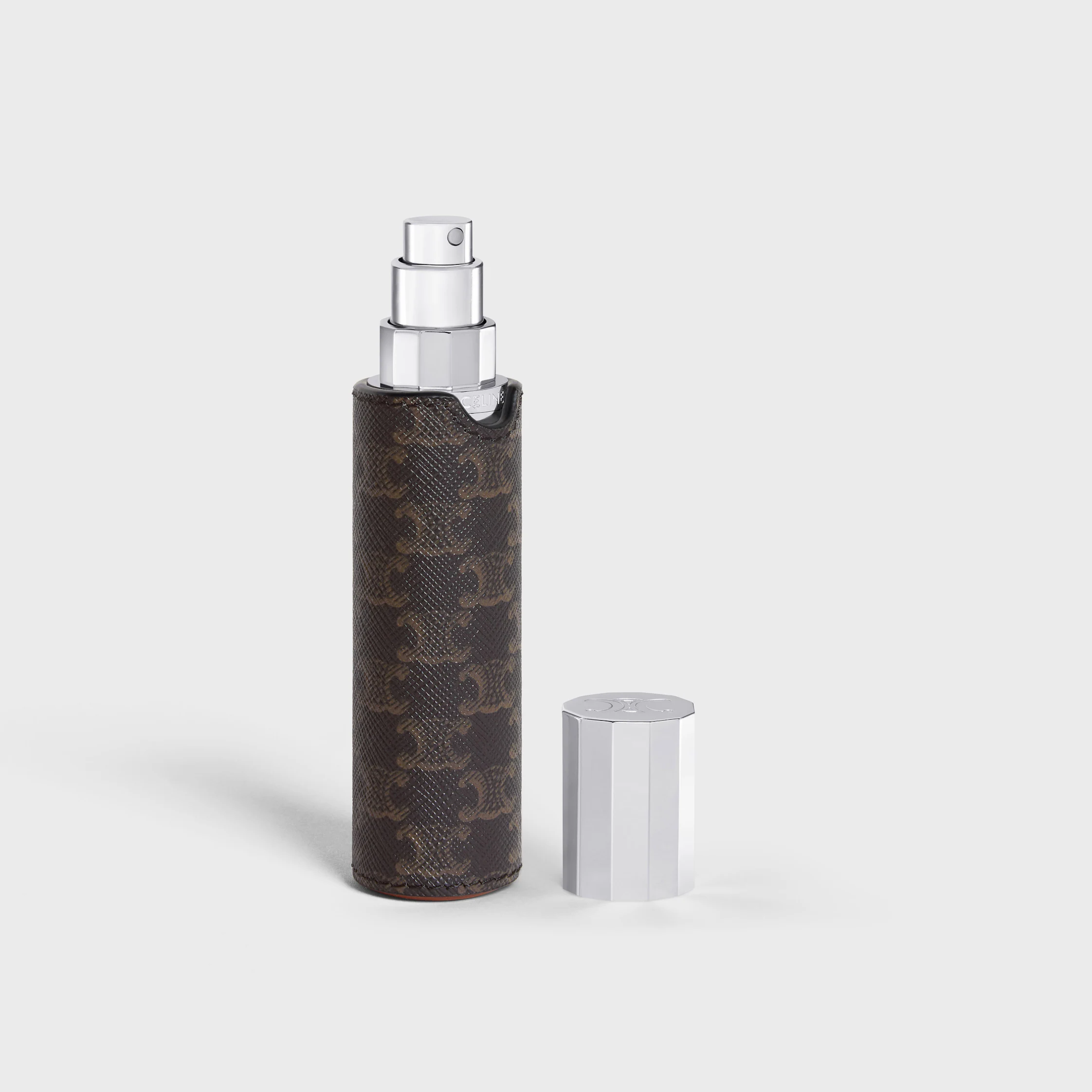 TRAVEL SPRAY-Hülle aus Triomphe-Canvas und Kalbsleder