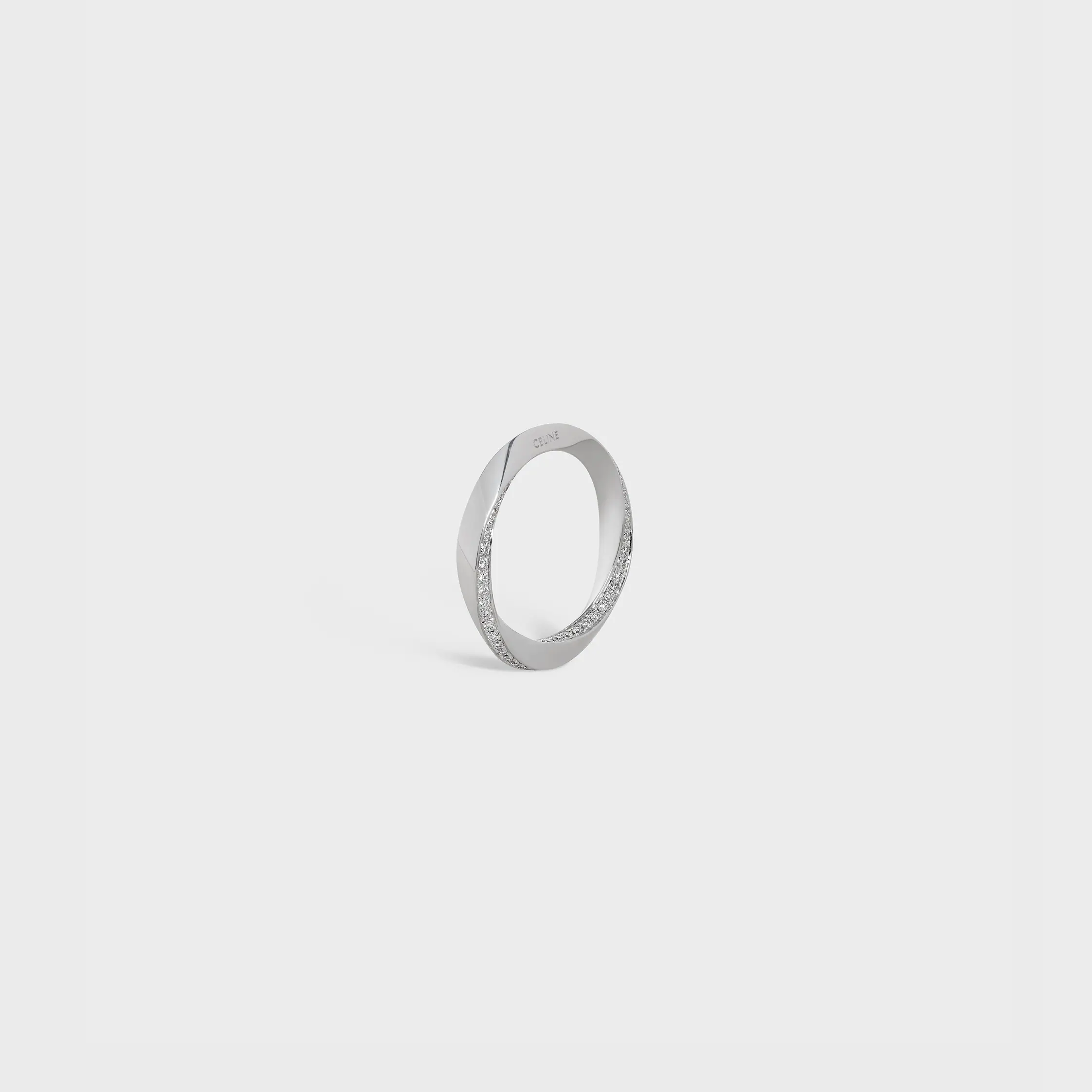 Torsionsring aus Weißgold und Diamanten