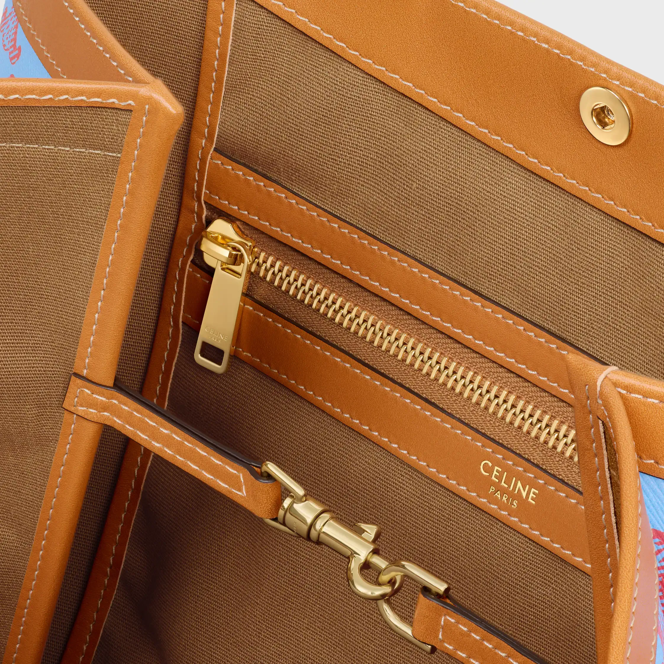 MITTELGROßE FLACHE EINKAUFS-TASCHE AUS Triomphe-Canvas