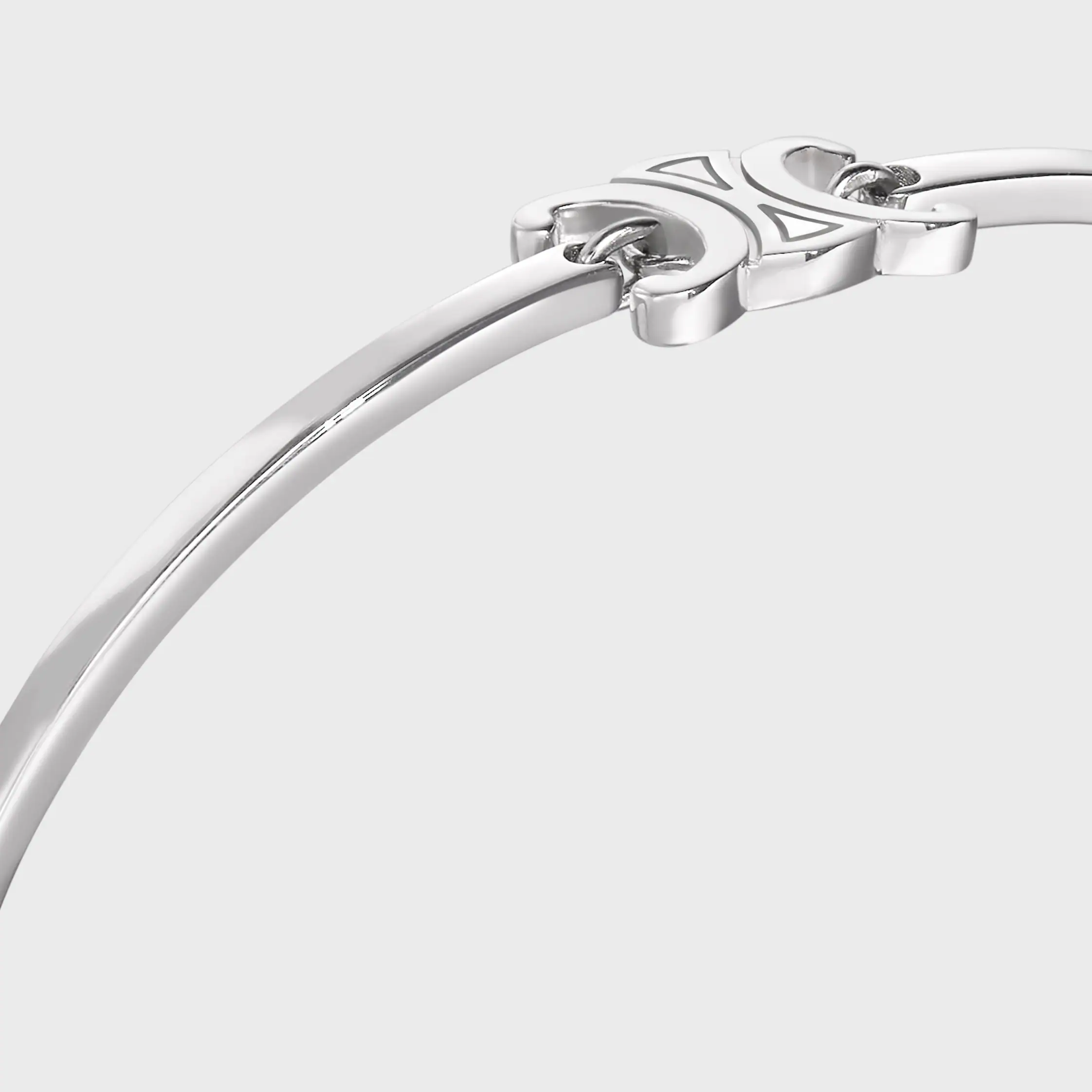 Triomphe Gelenkter Armreif aus Messing mit Rhodium-Overhead
