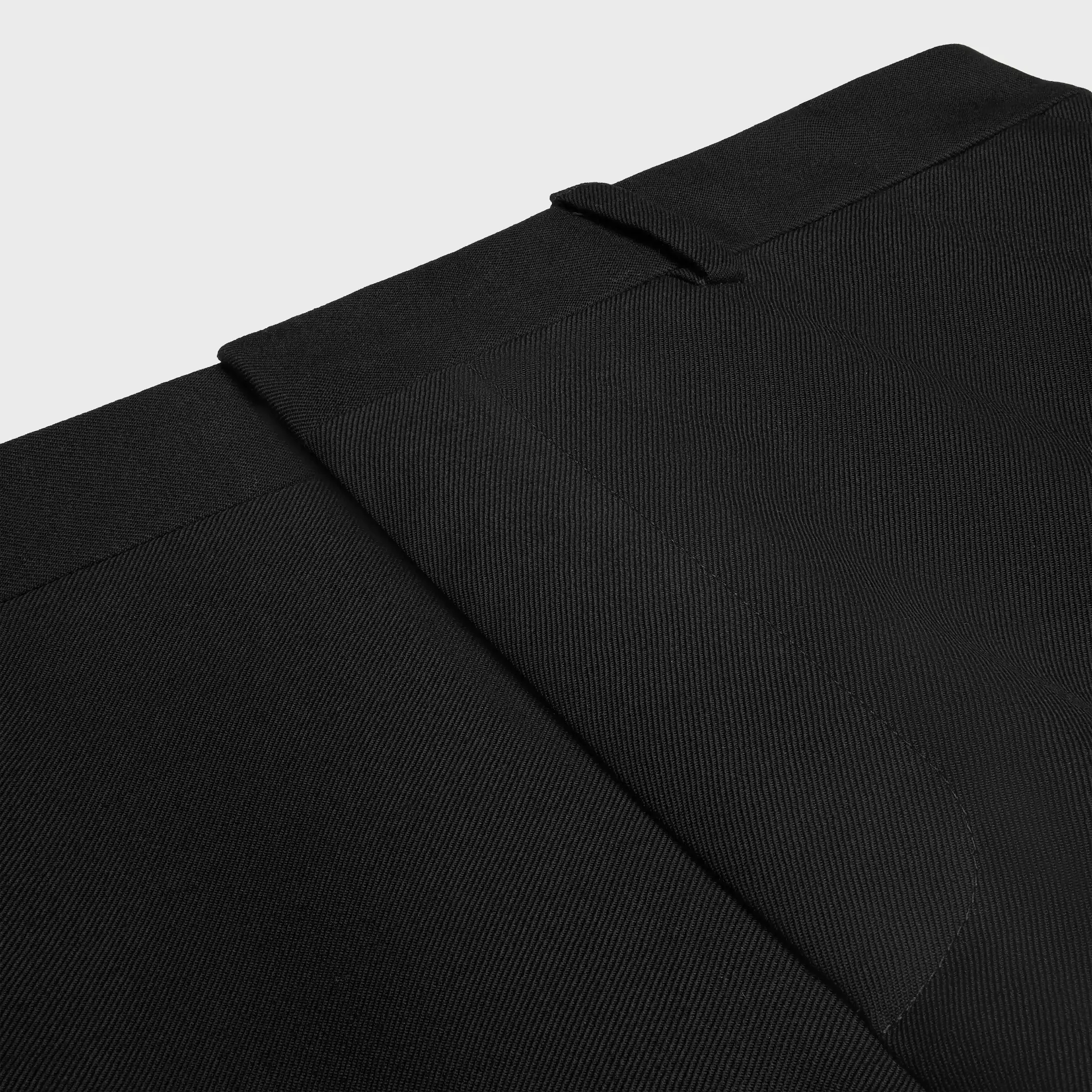 Langes Hosenmodell aus Wollgabardine