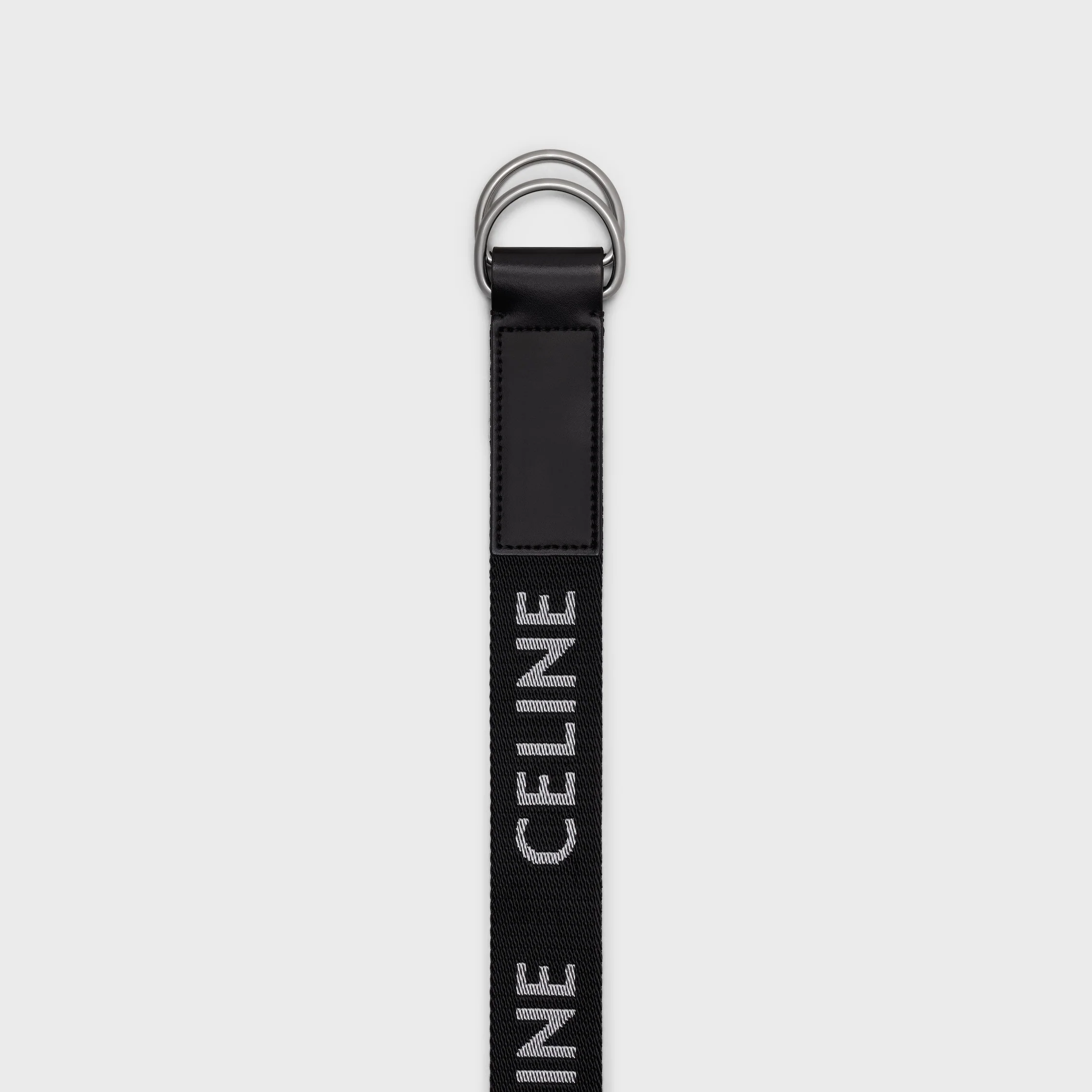 GROßE 30-MM-DOPPELRING-GÜRTEL AUS JACQUARD-TEXTIL UND KALBSLEDER