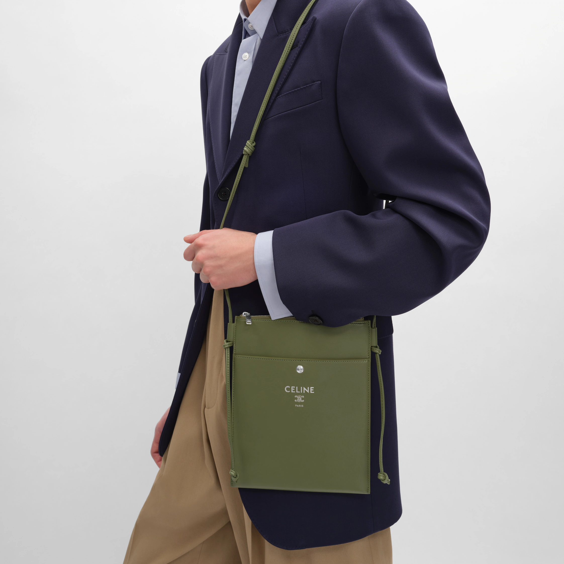 SHARP POUCH TAKE AWAY IN GLATTLAMMLEDER
