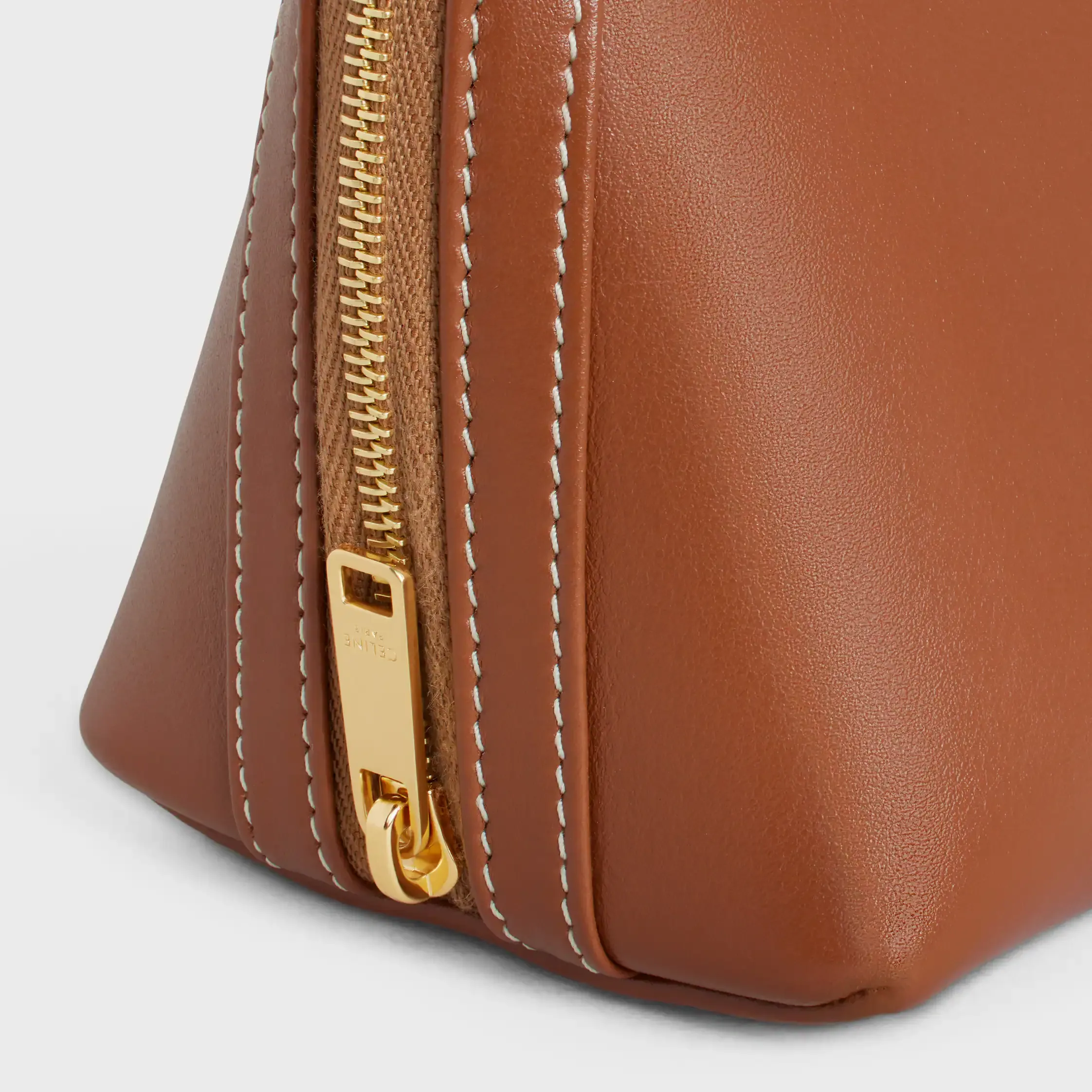 Clutch an Kette aus glattem Kalbsleder